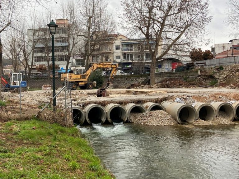Ανακατασκευάζονται οι δύο γέφυρες στα Τρίκαλα