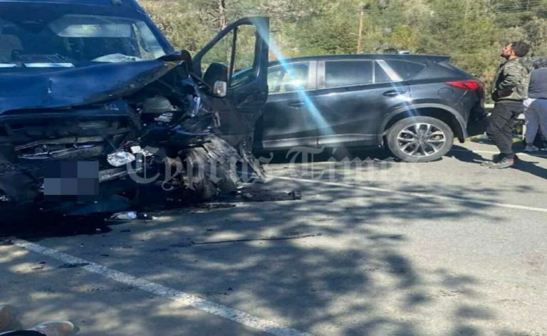 Τροχαίο στην Κύπρο: 13 τραυματίες σε σύγκρουση σχολικού λεωφορείου