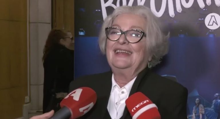 Τάνια Τσανακλίδου: Με μπαστούνι στη σκηνή-Τι δήλωσε για το πρόβλημα υγείας της (Video)