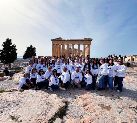 Ιστορικό Ταξίδι των Μαθητών των Σχολείων Τσάρτερ στην Ελλάδα: Από την Ακρόπολη στη Σκηνή του Αρχαίου Θεάτρου