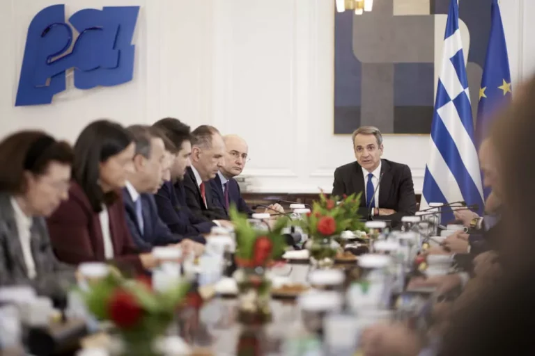 Υπουργικό Συμβούλιο: Την Πέμπτη οι ανακοινώσεις για τον κατώτατο μισθό-Στο τραπέζι Μεταναστευτικό και Ταμείο Ανάκαμψης