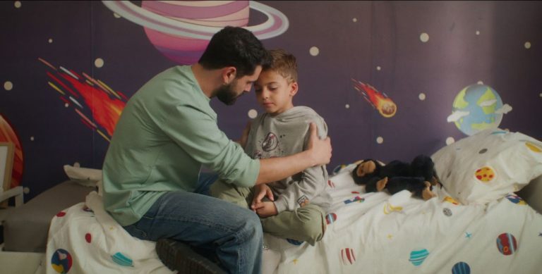 «Μπαμπά, σ ’αγαπώ»: Η Βιργινία βγαίνει ραντεβού και ο Νίκος «αφρίζει» από τη ζήλια του (Video)