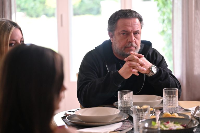 Να μ’ αγαπάς: Η Νικαίτη εκβιάζει τον Θεόφιλο (Video)