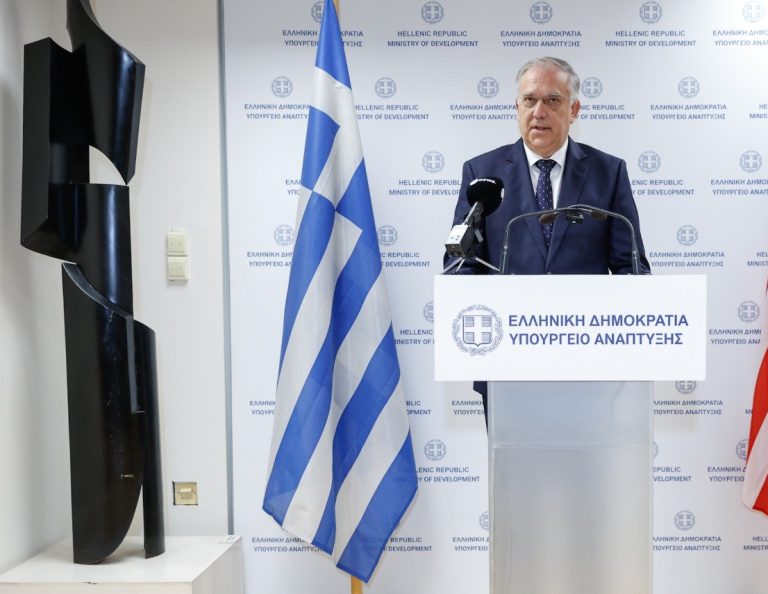 «Χλωμή» η θέση του Θεοδωρικάκου στο νέο κυβερνητικό σχέδιο