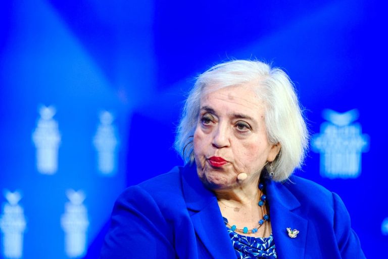 Φόρουμ Δελφών: Η Αλεξάνδρα Παπαδοπούλου για τον επαναπροσδιορισμό της ελληνικής πολιτικής απέναντι στις ΗΠΑ
