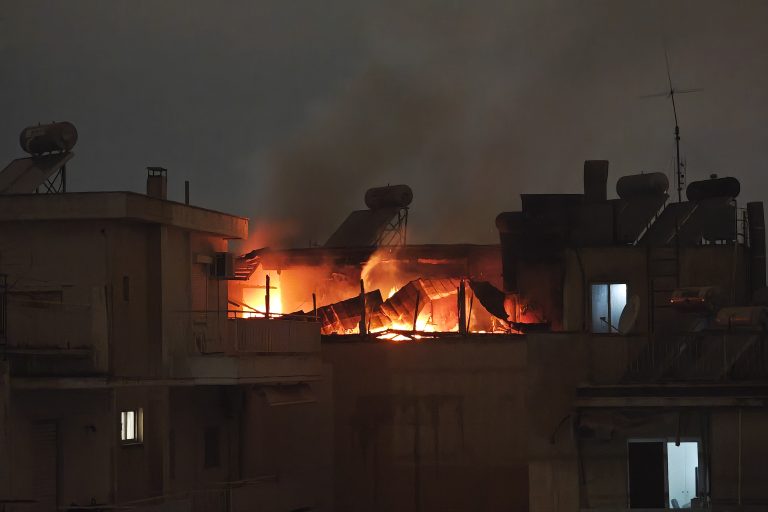 Φωτιά στη Νέα Σμύρνη: Νεκρή εντοπίστηκε γυναίκα μέσα στο διαμέρισμά της