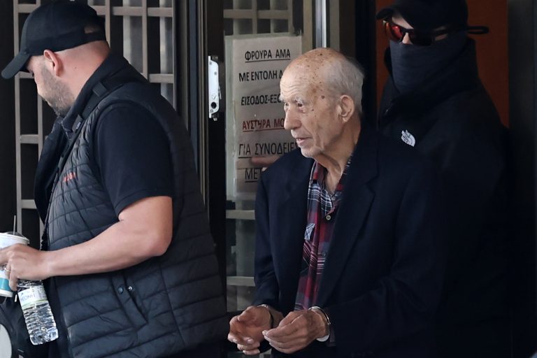 Προφυλακιστέος ο 89χρονος «πιστολέρο» για την ένοπλη επίθεση σε ΕΦΚΑ και Εφετείο (video)