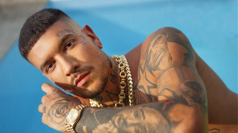 Snik: Πρώτη φορά μπαμπάς – Δείτε τη φωτογραφία με την μπέμπα αγκαλιά