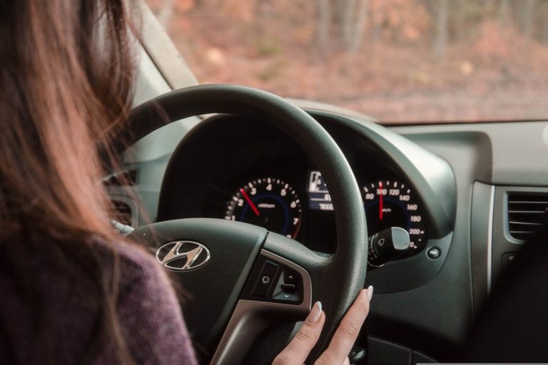 Δίπλωμα… με όρους: Τι αλλάζει για τους νέους οδηγούς στην Ευρώπη