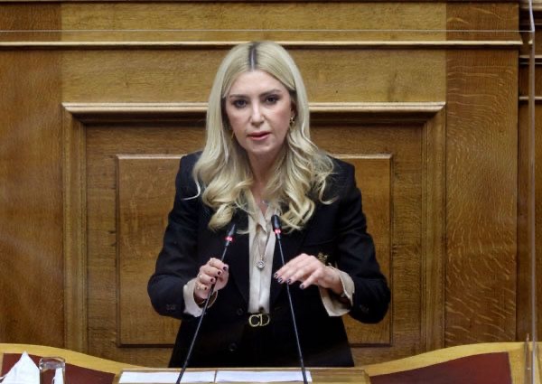 Απειλή για βόμβα στο γραφείο της Φωτεινής Αραμπατζή: «Δεν φοβήθηκα ποτέ»