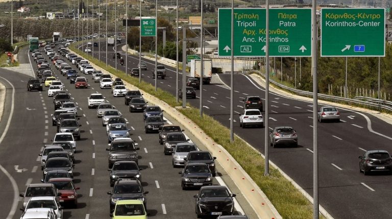 Πάσχα: Επιστρέφει το δεύτερο μεγάλο κύμα των εκδρομέων – Μποτιλιάρισμα στην Αθηνών – Κορίνθου