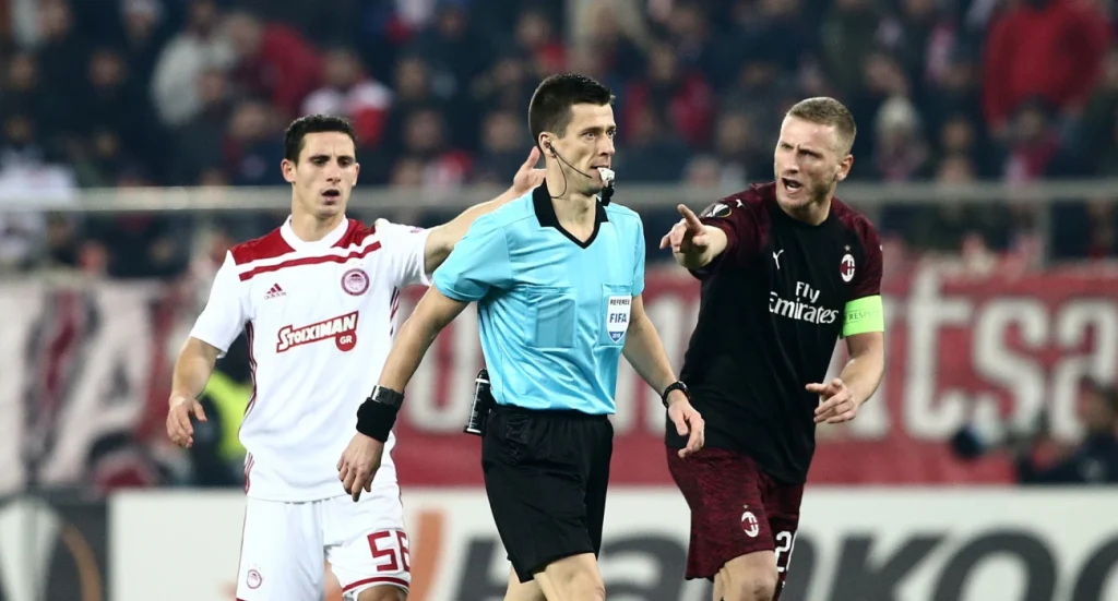 Η ΑΕΚ θα βρεθεί σε γήπεδο «αστακό» και με πεναλτάκια διαιτητή – «Πόσα τον πλήρωσες;»