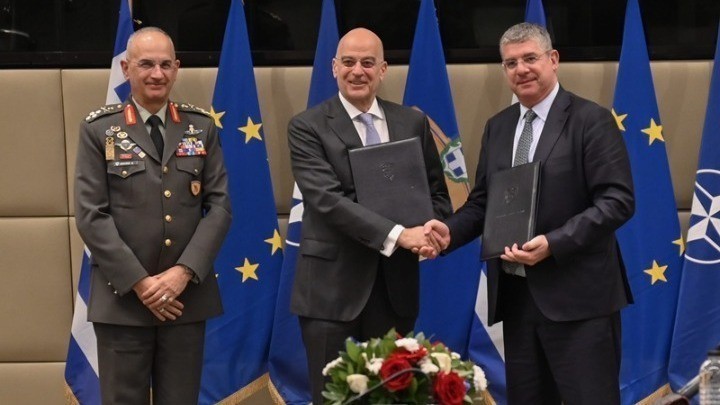 Ενεργειακή μετάβαση στις Ένοπλες Δυνάμεις Συμφωνία ΥΠΕΘΑ – ΕΤΕπ για 40 στρατόπεδα