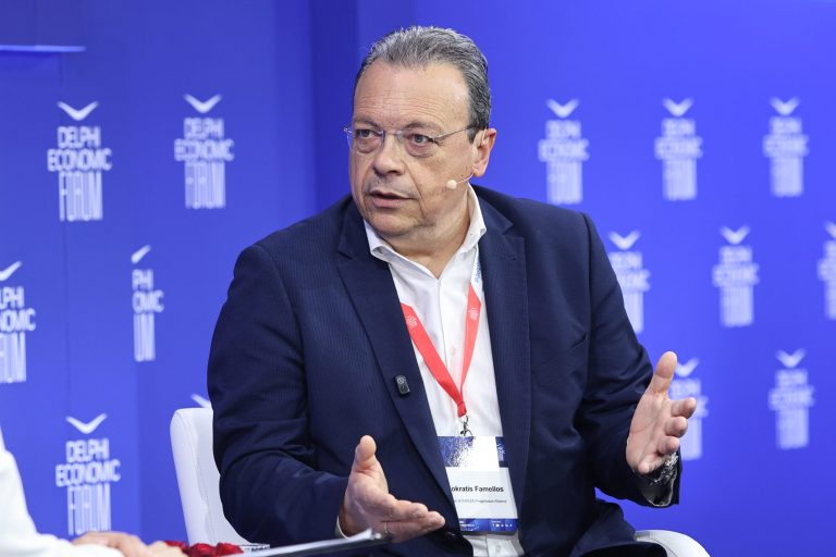 Φάμελλος: Πυρά για τα μέτρα στήριξης και αιχμές για θεσμούς και οικονομία