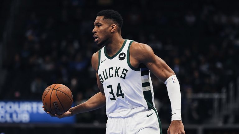 Πρώην παίκτης των Μπακς ρίχνει “φως” στο μέλλον του Γιάννη Αντετοκούνμπο