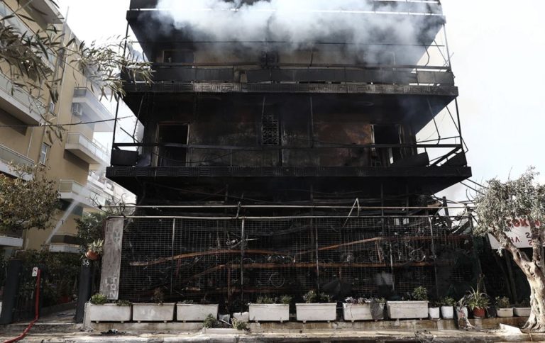 «Άρπαξαν οι τέντες και η φωτιά έγινε ανεξέλεγκτη» – Οι μαρτυρίες από τη φωτιά στο Ίλιον (Video&Photos)