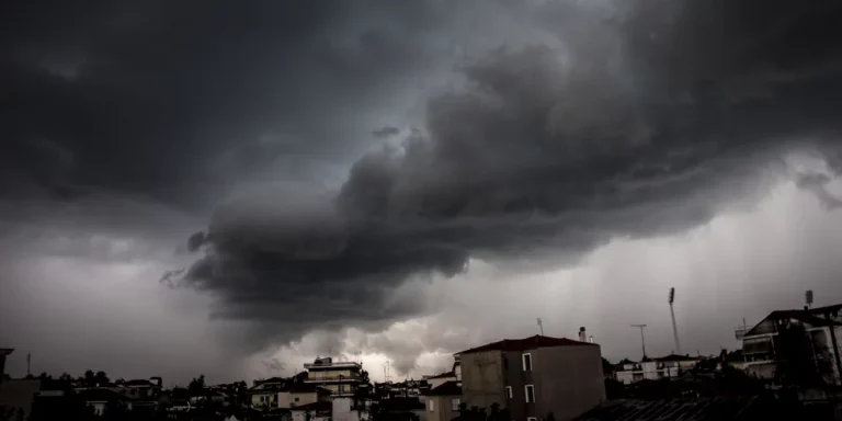 Πρωτομαγιά με βροχές και αισθητή πτώση της θερμοκρασίας – Πότε αναμένεται βελτίωση (video)