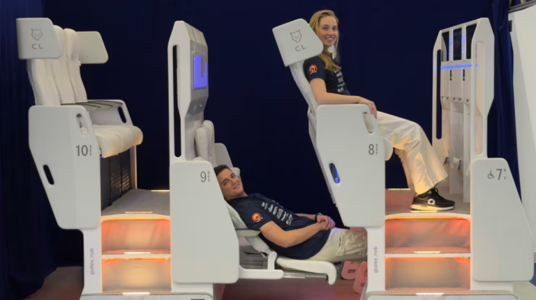 Διώροφο αεροπλάνο μέσα στο αεροπλάνο; Κι όμως, συμβαίνει (Video&Photos)