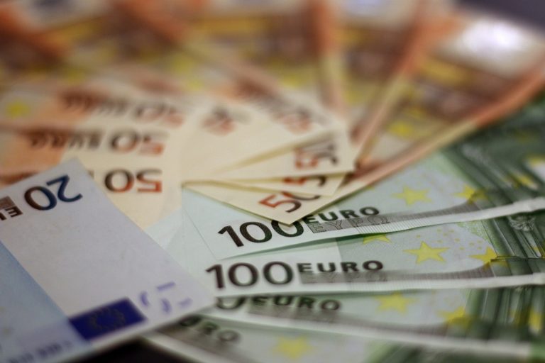 Ξοδέψαμε 8.325.000.000 ευρώ σε έξι μήνες