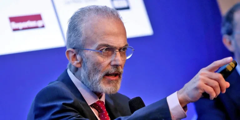 Ποιοι φοβούνται μια ισχυρή Ελλάδα; Η «ανατροπή» του Δημήτρη Μαύρου για το timing του ΟΠΕΚΕΠΕ