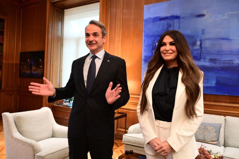 Στο Μέγαρο Μαξίμου η πρέσβης των ΗΠΑ, Κίμπερλι Γκιλφόιλ – Συνάντηση με τον πρωθυπουργό, Κυριάκο Μητσοτάκη