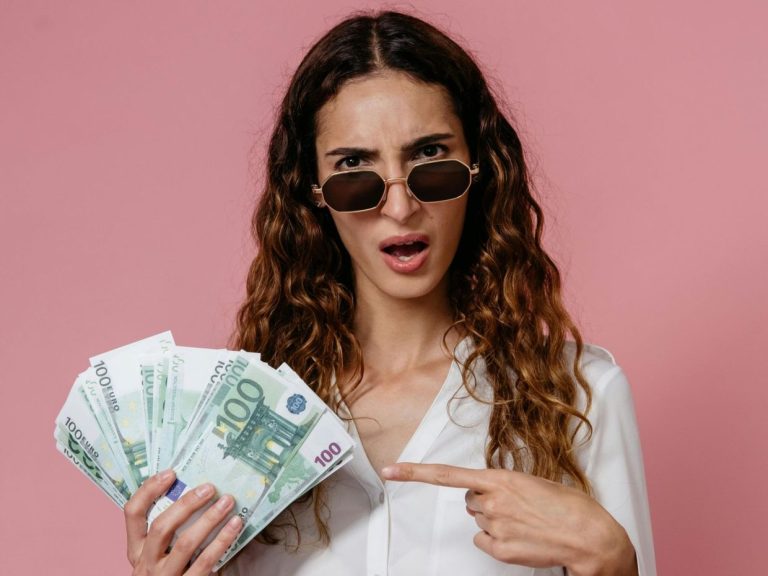 Τα 3 ζώδια που θα δουν τα πορτοφόλια τους να γεμίζουν μέχρι τέλος Απριλίου 