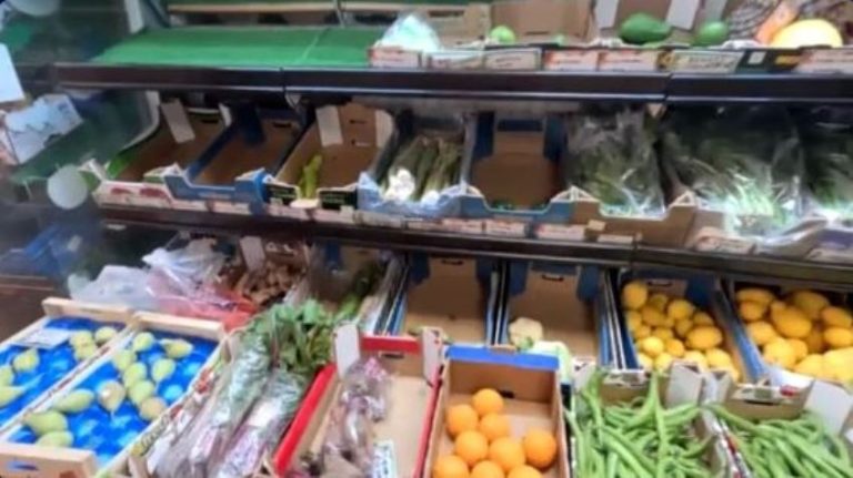 Μυτιλήνη: Σοβαρές ελλείψεις σε βασικά προϊόντα από το μπλόκο των κτηνοτρόφων