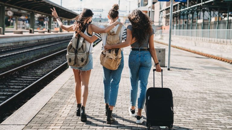 Youth Pass 2026: Ανοίγει σήμερα η πλατφόρμα αιτήσεων – Νέοι 18 και 19 ετών οι δικαιούχοι