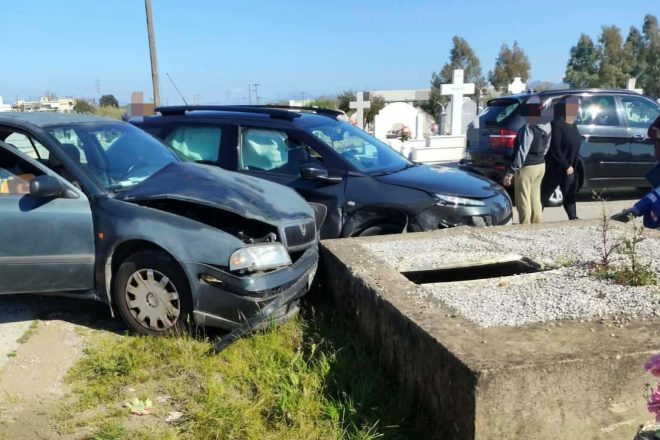 Αγρίνιο: Κατάφεραν να τρακάρουν μέσα στο νεκροταφείο! (PHOTOS)