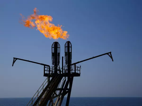 Πετρέλαιο σε «ράλι φωτιάς»: το Brent πάνω από τα 110 δολάρια εν μέσω έντασης στο Ιράν