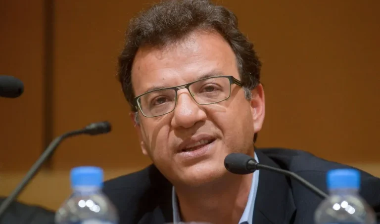 Βασίλης Παπαδρόσος: Από τον ΣΚΑΪ στον ΑΝΤ1 με «χρυσό» συμβόλαιο και ισχυρή θέση