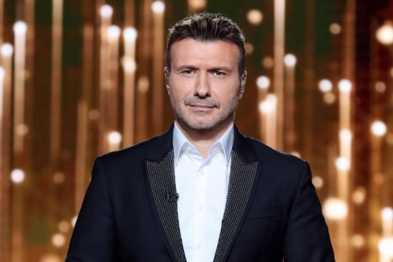 Πλούταρχος: Η μουσική συνάντηση με τα παιδιά του «γκρεμίζει» το διαδίκτυο (Video)