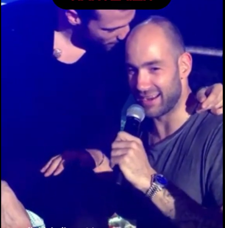 Φάλτσος, αλλά λατρεμένος: Η στιγμή που ο Σπανούλης πήρε το μικρόφωνο και έγινε viral… ξαναζωντάνεψε (Video)