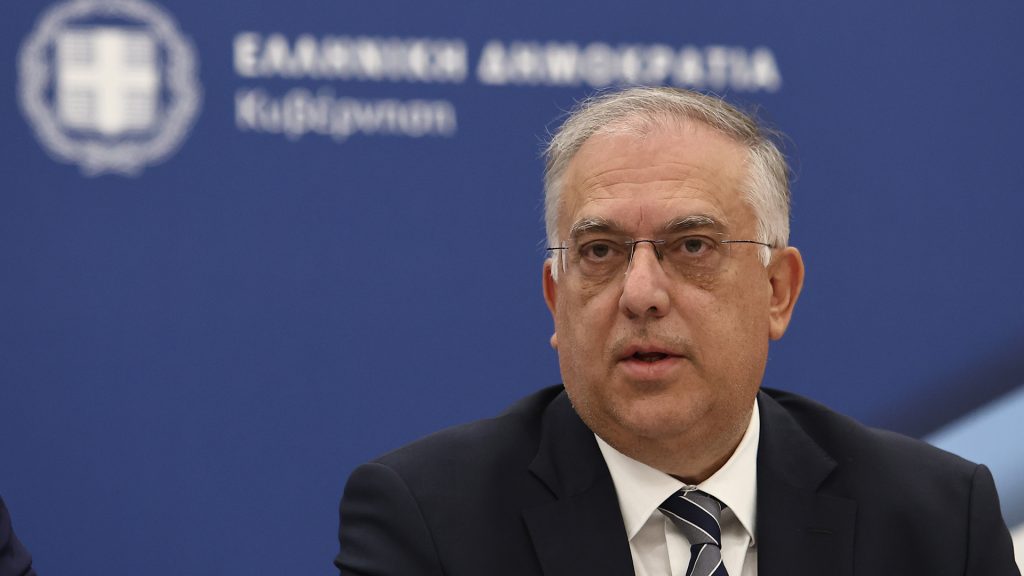 Οι διατάξεις-ρουσφέτια και ο ανενεργός νόμος διά χειρός Τάκη Θεοδωρικάκου