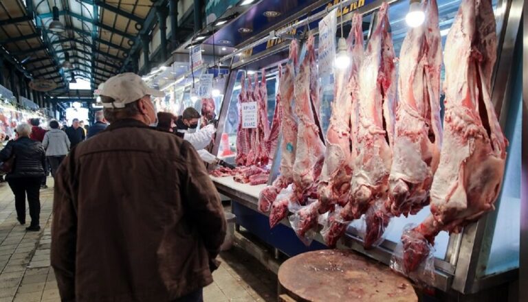 Πασχαλινός τζίρος 1,5 δισ. ευρώ, με συγκρατημένη κατανάλωση και στροφή στις οικονομικότερες επιλογές