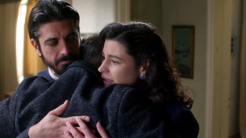 Άγιος έρωτας: Χλόη και Νικόλαος δε λένε όλη την αλήθεια στον Λεωνίδα (Video)