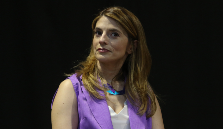 Η Παπαδοπούλου της ΕΛΑΣ ζητά αποπομπή στελέχους του ΠΑΣΟΚ: «Με αποκάλεσε σκουπίδι και με προπηλάκισε» (video)