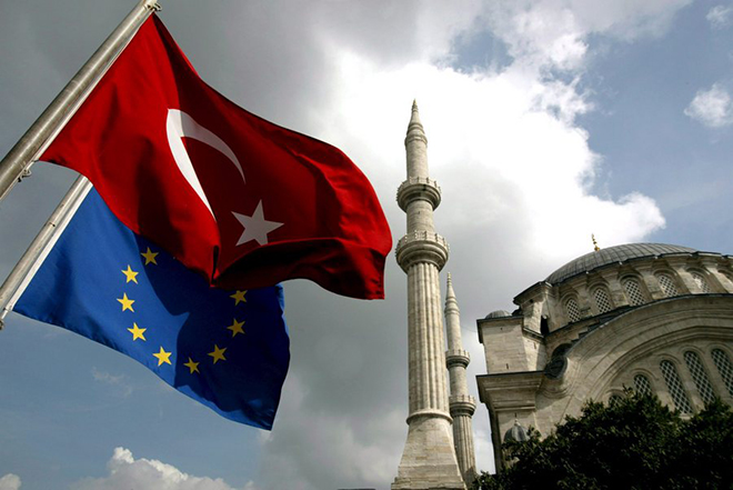 Η Ευρώπη «ξεπλένει» τον Ερντογάν ενώ η Τουρκία απειλεί Ελλάδα και Κύπρο