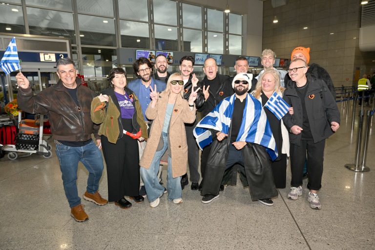 Eurovision 2026: Αναχώρησαν ο Αkylas και η «dream team» για τη Βιέννη (Video+photo)