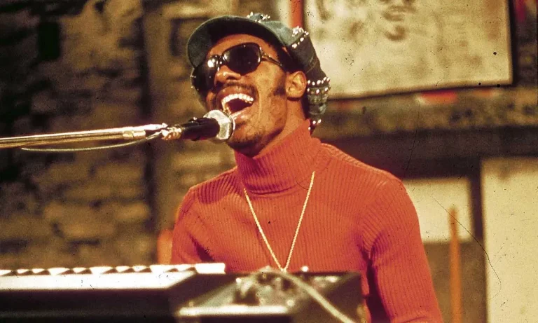 «Born blind, born limitless»: Η γέννηση του Stevie Wonder και το παιδί που διάβαζε τη μουσική πριν τη δει