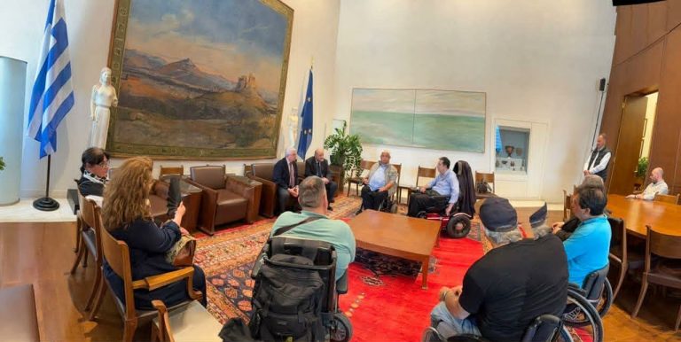 Σύντομα η συνάντηση του πρωθυπουργού με τα μέλη του Πανελληνίου Συλλόγου Παραπληγικών