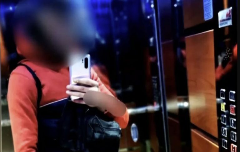 «Τα παιδιά μου αιμορραγούσαν και λιποθυμούσαν»: Η μητέρα του 17χρονου με αυτισμό συνταράσσει με την περιγραφή της (Video)