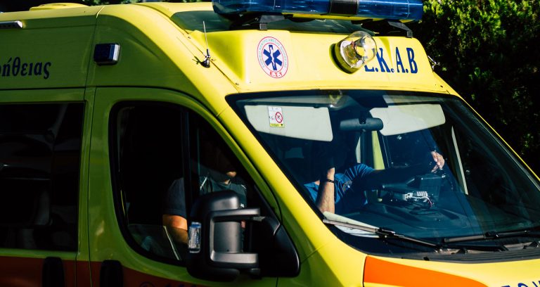 Θανατηφόρο τροχαίο στην Αγία Παρασκευή: Μηχανή συγκρούστηκε με ΙΧ – Σκοτώθηκε ο 22χρονος αναβάτης