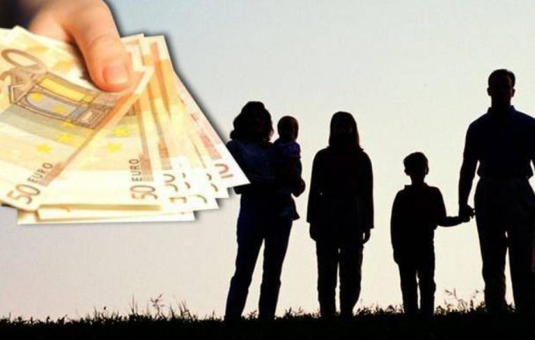 Έρχεται πακέτο στήριξης €800 εκατ. για οικογένειες, συνταξιούχους, αγρότες – Μαζί και οι “72 δόσεις”