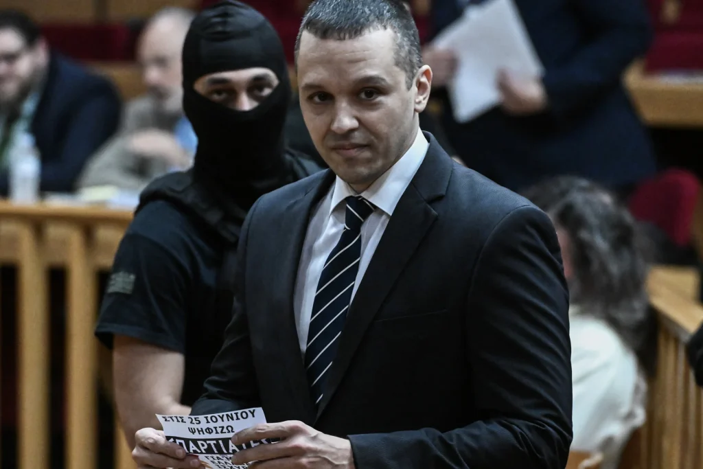 Έρχεται και ο Κασιδιάρης με… νέο κόμμα