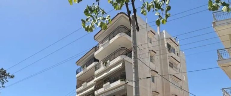 Ηλιούπολη: Στο ΚΑΤ μεταφέρεται η 17χρονη που έπεσε από την ταράτσα – Η ανακοίνωση του Ασκληπιείου Βούλας