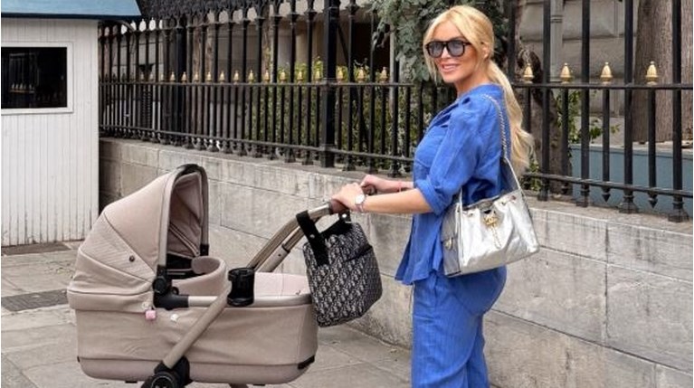Kατερίνα Καινούργιου: Η τρυφερή ανάρτηση με τη μπέμπα και τα γλυκά χαμόγελα (Video+photo)