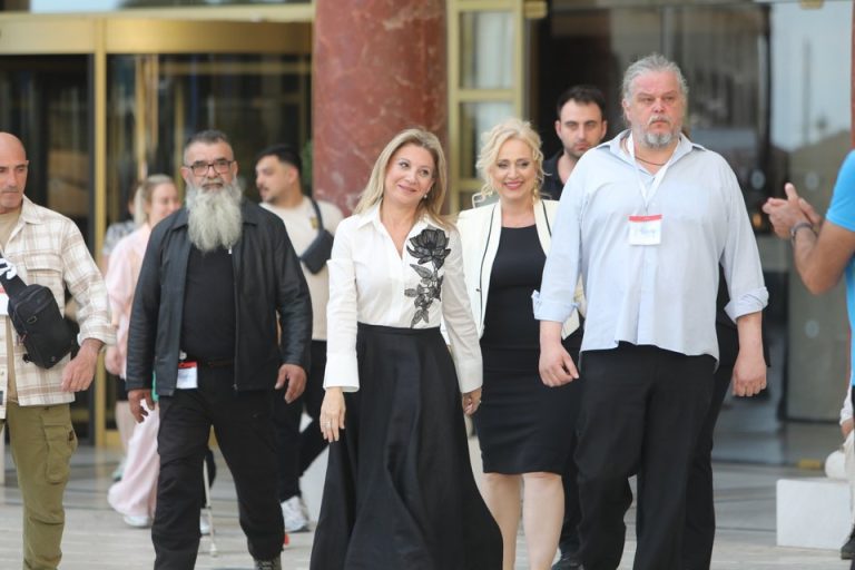 Μαρία Καρυστιανού: Με φόρεμα-δημιουργία Βασίλη Ζούλια στην παρουσίαση του κόμματός της (photo)