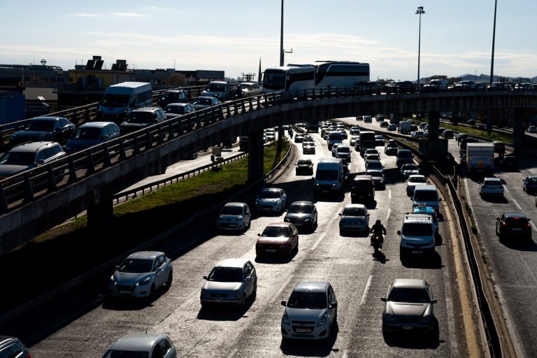 Ηλεκτρονικό σαφάρι για 400.000 οχήματα χωρίς ασφάλεια και τέλη