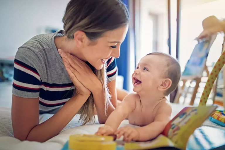 Αλλάζει το επίδομα μητρότητας: Περισσότερα χρήματα για χιλιάδες μητέρες – Πώς θα υπολογίζεται πλέον